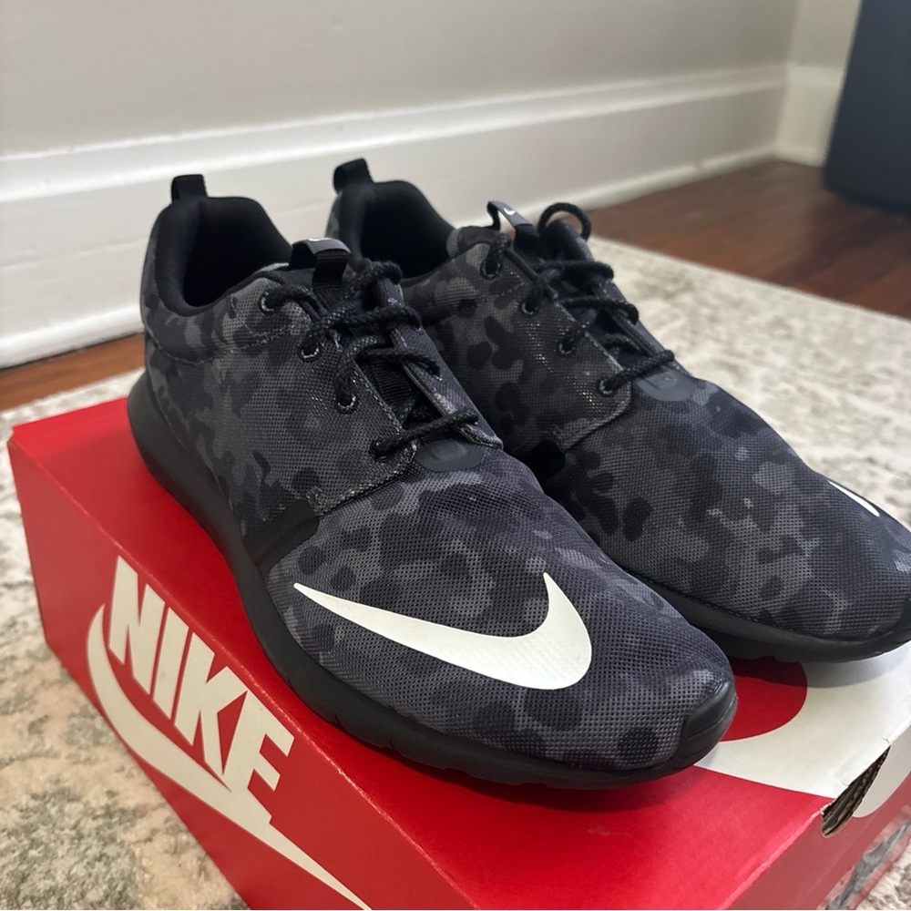 Nike Rosherun NM FB Dark Grey Camo Size 11